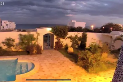 Image de Maison d’exception de style Arabo-Andalou\nAvec piscine en bord de plage.