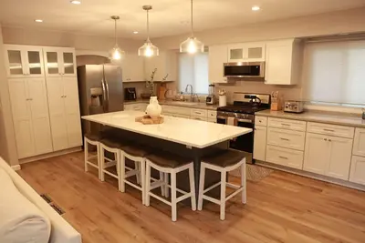 Image de Spacious 5-bedroom home in Plymouth, Near Medicine Lake and Downtown. Ac & WiFi