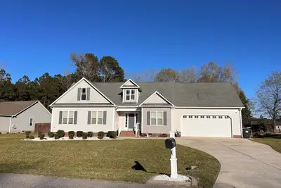 Image de Modern and Serene Charming One Story 3-Bedroom House in Smithfield, Nc.