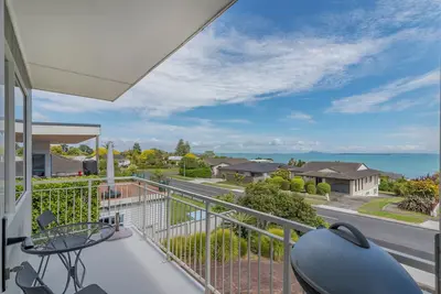 Image de Harbour View - Maraetai Holiday Home