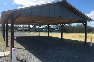 Image de Close to Lake G’Ville 3-Br house with Ac, Boat Barn-24’x48’, WiFi in Albertville