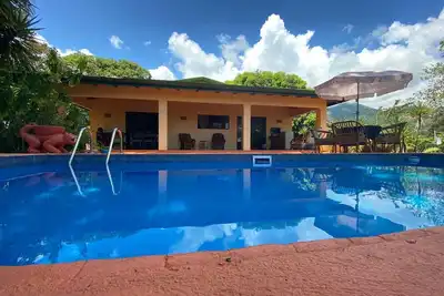 Image de Casa La Fiore de Ojochal, con una excelente vista y lugar sumamente tranquilo. . .