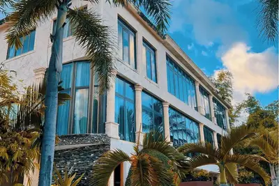 Image de Villa en bord de mer, 6 ch. avec sdb, piscine naturelle, jacuzzi, Wi-Fi, Bbq