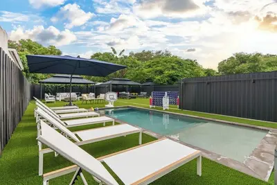 Image de 2 Homes Pools Kitchens Greece Japan Design