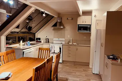 Image de 3 Br /2 bath townhouse for up to 8 guests. Mountain and lake views galore!