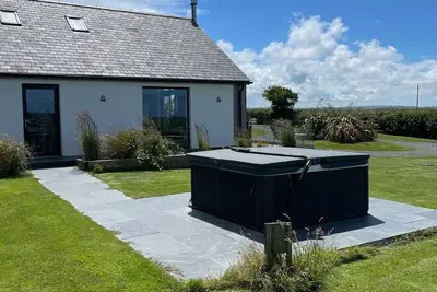 Image de The Lodge is a modern property with stunning views over Bude and beyond.