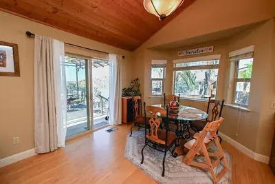 Image de 3-bedroom Lake House on Millerton Lake! Strong wifi and close hiking trails.