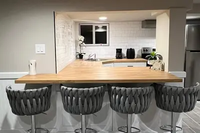 Apartment in Newark\nCozy & Stylish Studio for 4.