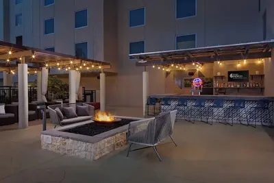 Image de Explore Austin from our Hotel | Close to 6th Street | Pool Access