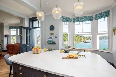 Image de Exceptional Views, Exquisite Interiors, and Coastal Luxury