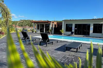 Image de Live Edge Villa: Escape to Luxury in Ocho Rios with Modern Comforts & Charm