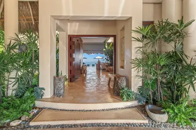 Image de Luxury Ocean Front Villa Full Staff Lovely View