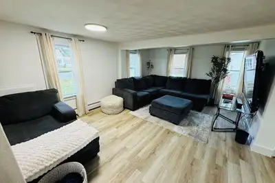 Image de Super Modern 2-Bedroom Riverside Home @ Rit
