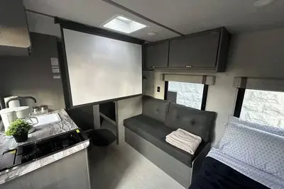 Image de Lovely Deluxe Rv Comfy Experience 3b 1Bt