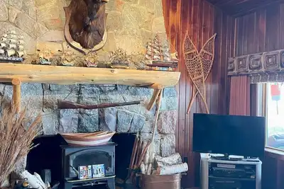 Image de 3 bedroom cottage on the Nw side of Burt Lake