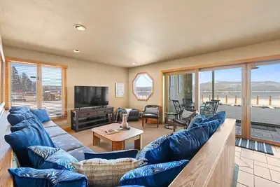 Image de New! Beach Life - Crystal Beach - Lakefront - Beach - Seasonal Pool