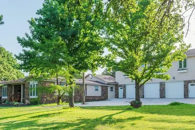 Image de Spacious 4-Bed 4-Bath Lakeside Retreat at Ballards by The Lake
