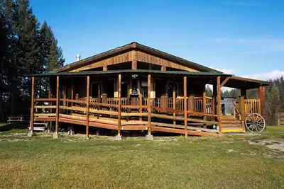 Image de Ranch house on 9 private acres that borders State forest
