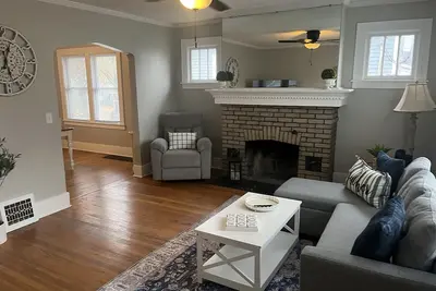 Image de Eastwood Hideaway- Peaceful upstairs unit in the heart of Syracuse