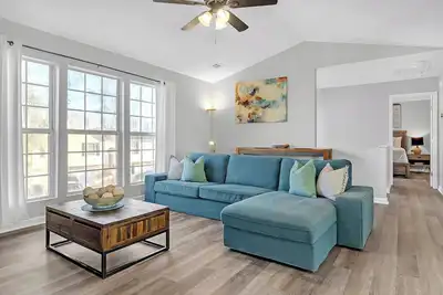 Image de Hikers Haven Beautiful Home mins to downtown Atlanta & Decatur, w deck & garage