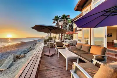 Image de Oceanfront Family Home with Firepit on the Sand