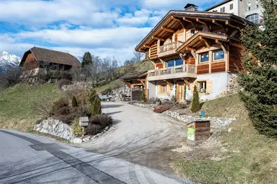 Image de Chalet 'Tié No Appartement Chaleureux' avec vue sur la montagne, terrasse privée et Wi-Fi