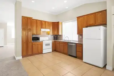 Image de 5 Minutes to Antioch Medical Centers: 3 Bedroom Furnished Single-Story House