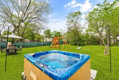 Image de Boho Cottage. Hot Tub. Family Friendly. Walk to At&T Stadium!