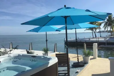 Image de Open Ocean View, Private Hot Tub, Ice Machine, Moor 26' Boat!