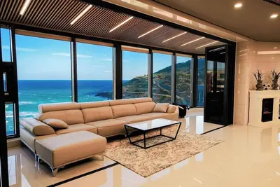 Image de 30 Seconds to Hamdeok Beach Ocean View Penthouse Group Space for Up to 12 People