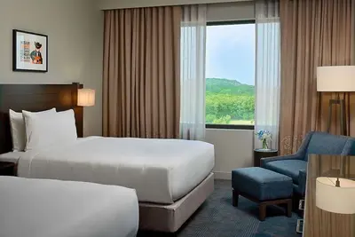 Image de Modern Room w/ Rooftop Dining, Pet-Friendly Policy, & Outdoor Pool