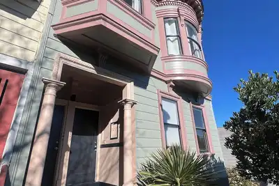 Image de Top of the Park with Views Russian Hill 2 bedroom Townhouse