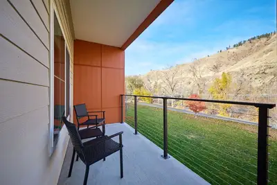 Image de Riverwalk Suites, #210 Your Riverside Retreat!