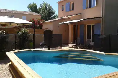 Image de Proche Avignon, maison clim, piscine, 4 chambres.
