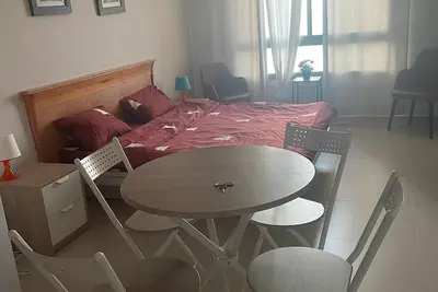 Image de Charming Studio apartment with Ac full kitchen, bathroom, WiFi in welcoming Haifa