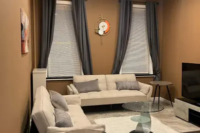 Image de Cozy 1 bedroom suite in tree lined block Near Kings Theatre in Brooklyn, Ny.