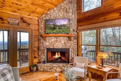 Image de Nature's Whisper- View, hot tub, fire pit, private