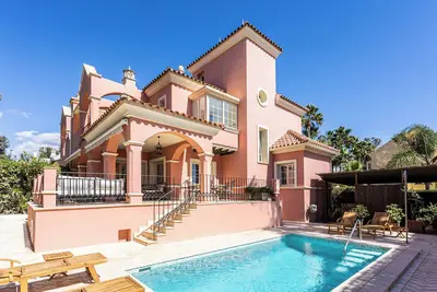 Image de Traditional Style Beachfront Villa in San Pedro