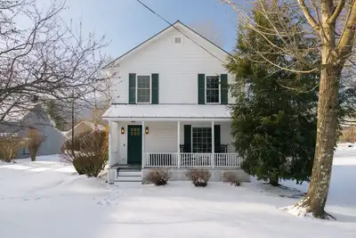 This house is a 4 bedroom(s), 1. 5 bathrooms, located in Manchester, Vt.