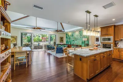 Image de Gorgeous, Fully Refurbished Kamilo Home