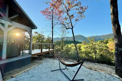 Image de Unbelievable Mountainside Views, Charming Cabin WiFi, Ac, Gas Fireplace, Loft.