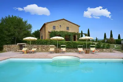 Image de Villa Ă Guardistallo avec 6 chambres Ă coucher, 12 couchages