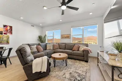 Image de Sweet Retreat: Resort Indoor/Outdoor Pool, Basketball + Pickleball, Arcade Game!