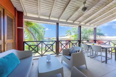 Image de Tropical Escape with Pool and Ocean Views