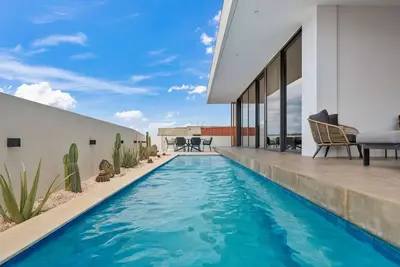 Image de Modern 3br Home! 3min From Arashi Beach!