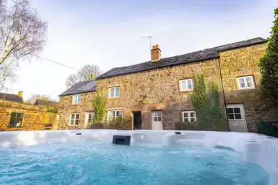 Image de School House; cosy cottage, hot tub, Peak District