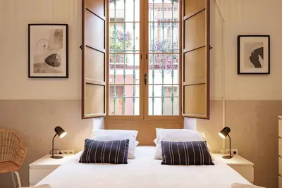 Image de Modern, Central familysized 2-bedroom apt w/ Ac - Close to Isla Magica park!