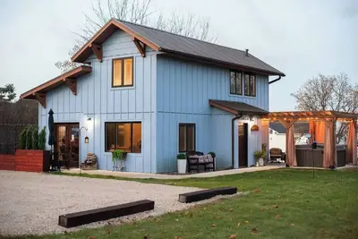 Image de The Driftless Blue Villa | Hot Tub & Fireplace | Close to Downtown
