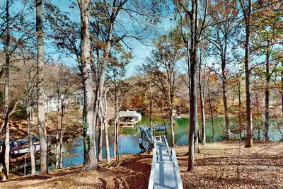 Image de Spacious pet friendly house w/hot tub, kayaks, air hockey, deck & patio