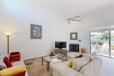 Image de Get ready to unwind in style at this stunning Tucson retreat, luxury and comfort